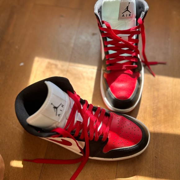 Wmns Air Jordan 1 Mid 'Alternate Bred Toe - Picture 5 of 9